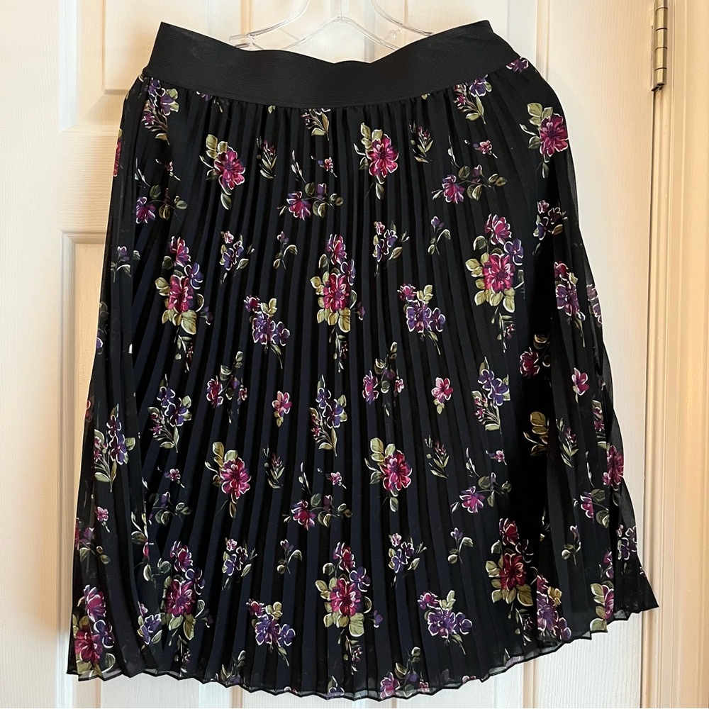 Gorgeous Elle Pleated Lined Skirt Black Pink Purple Violet Green Floral Size M